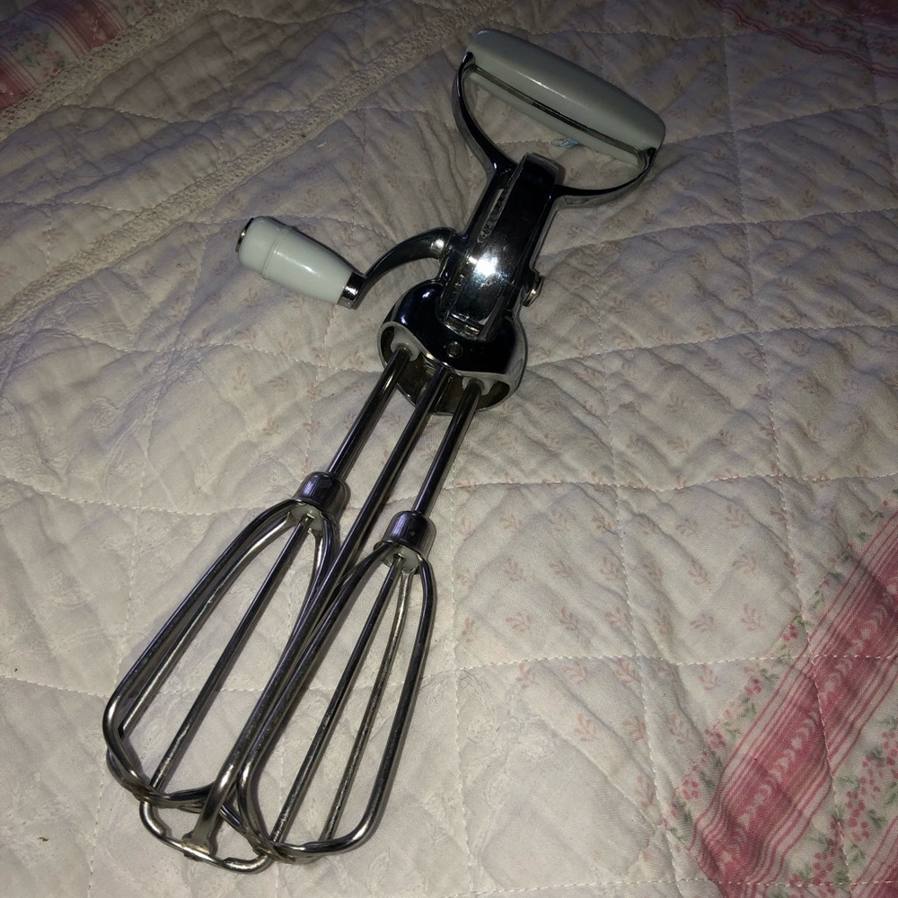 Vintage Hand Mixer with White Handles - farmhouse ready - off the grid- camping